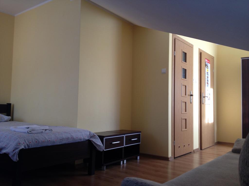 Laura Bed & Breakfast Belchatow Ruang foto