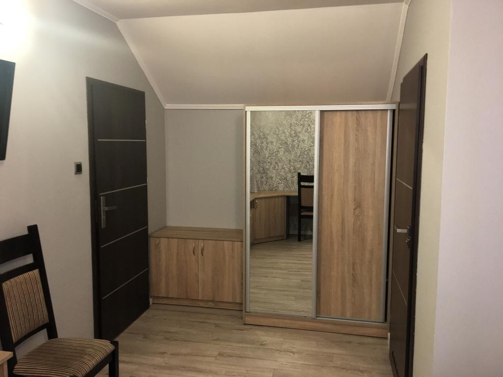 Laura Bed & Breakfast Belchatow Bagian luar foto