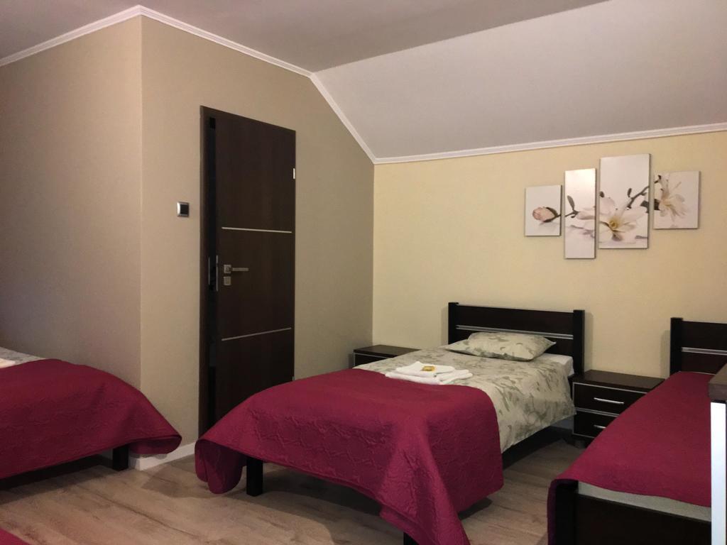 Laura Bed & Breakfast Belchatow Bagian luar foto