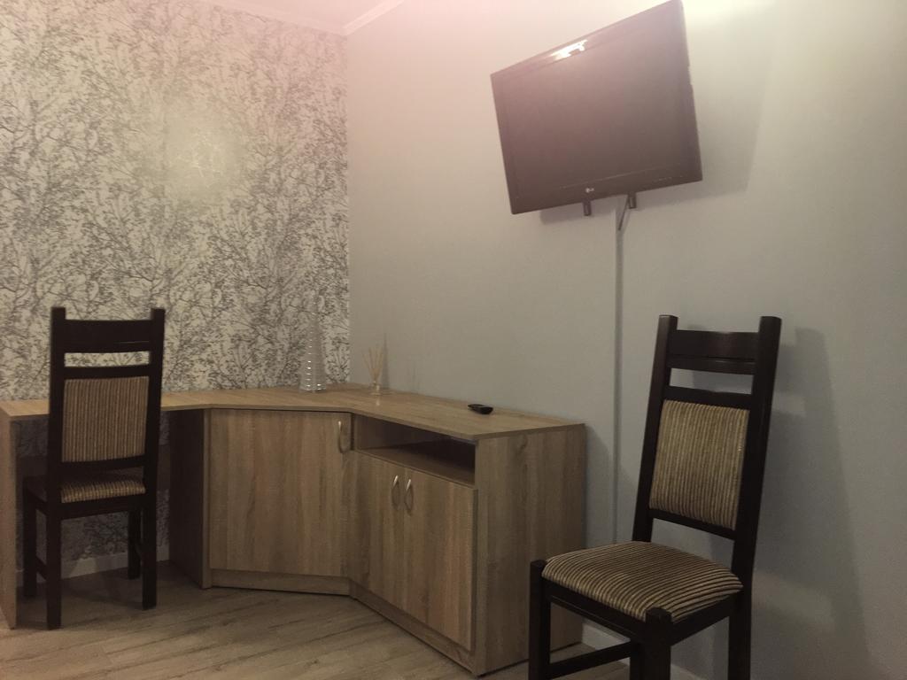 Laura Bed & Breakfast Belchatow Bagian luar foto
