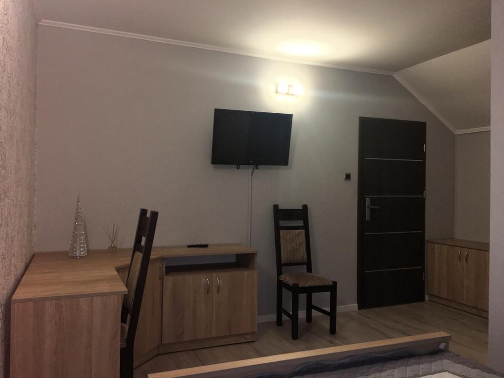 Laura Bed & Breakfast Belchatow Bagian luar foto
